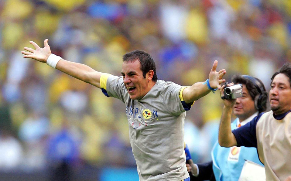 Blanco festejando la victoria en la Final frente a Tecos en 2005. (@Mexsport)