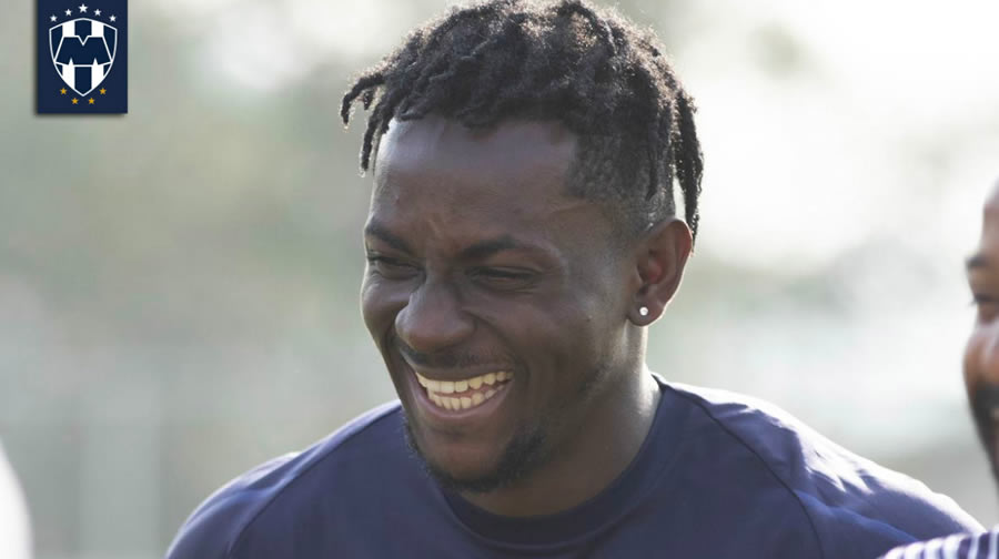 El africano Aké Loba lucirá con trenzas en este Clausura 2020. FOTO: @Rayados