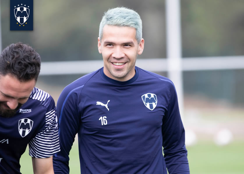 Celso Ortiz es otro que se tiñó el cabello para cumplir la promesa de campeón del Clausura 2019. FOTO: @Rayados