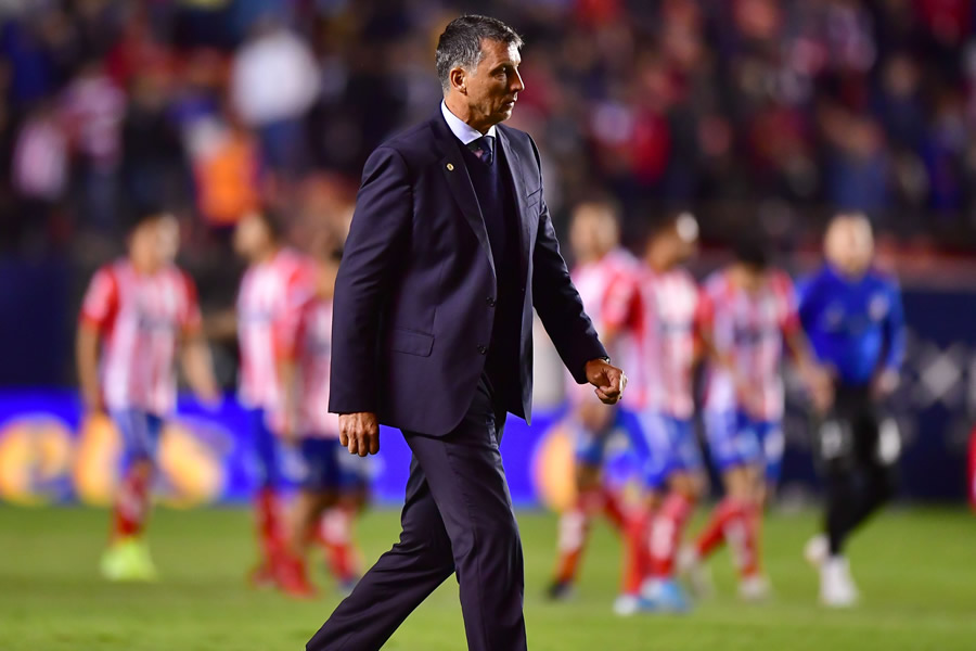 Silboldi no logra conectar con la afición cementera. (Foto: Mexsport)