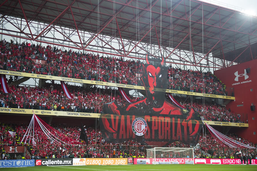La afición del Toluca alentó a su equipo con un tifo previo a la Final ante Santos del Clausura 2018. FOTO: Mexsport.