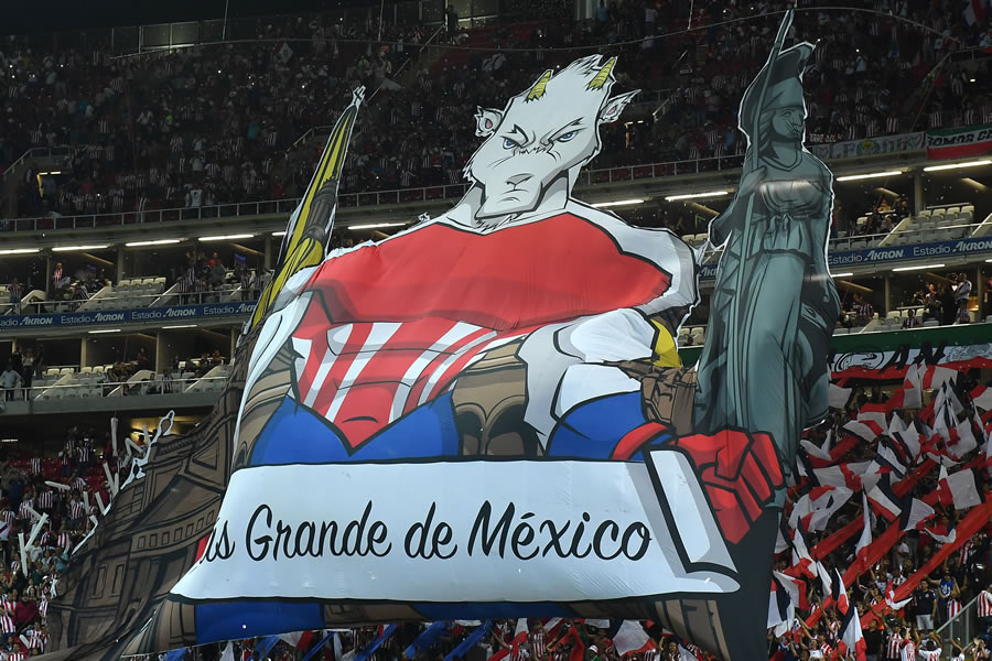 Los tapatíos se lucieron con un tifo previo a la Semifinal entre Chivas y NY Red Bulls de la Concahcampions de 2018. FOTO: Mexsport.