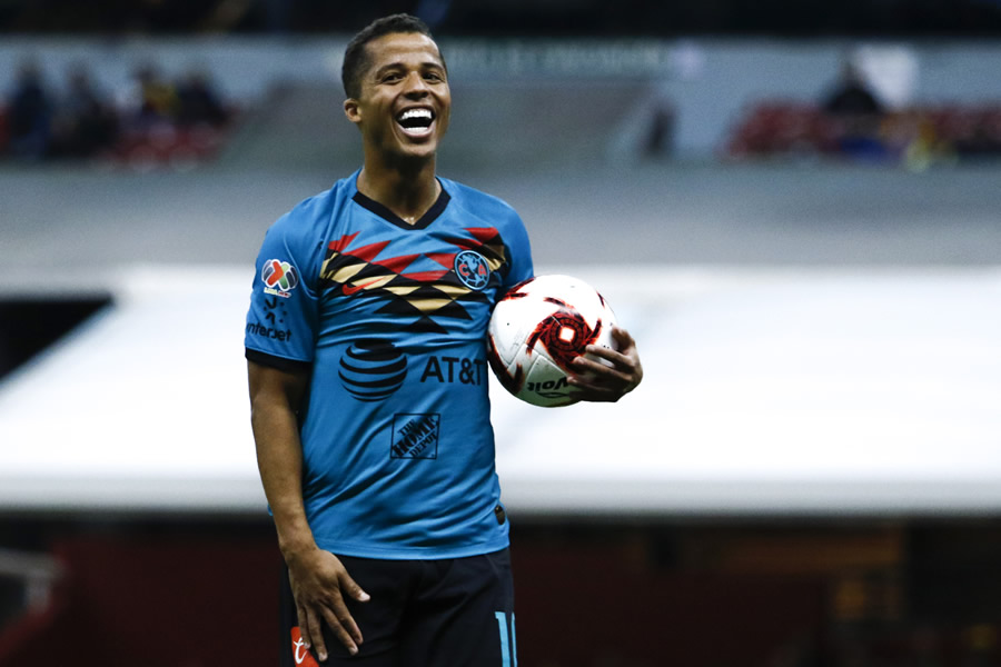 Giovani dos Santos generó la jugada del gol y salió entre aplausos. (Foto: Imago7)