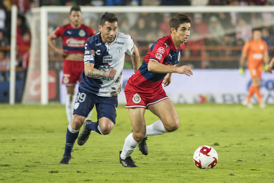 Pachuca y Chivas dieron un buen partido, más allá de que el duelo terminó igualado a ceros. FOTO: Mexsport.