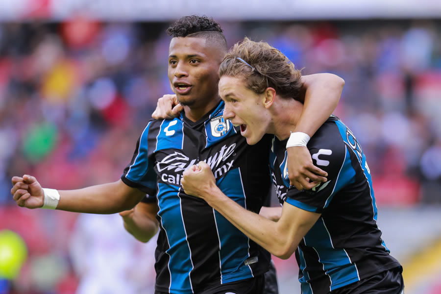 Marcel Ruiz marcó uno de los tres goles con el que Gallos se llevó el triunfo ante Xolos. FOTO: Mexsport.