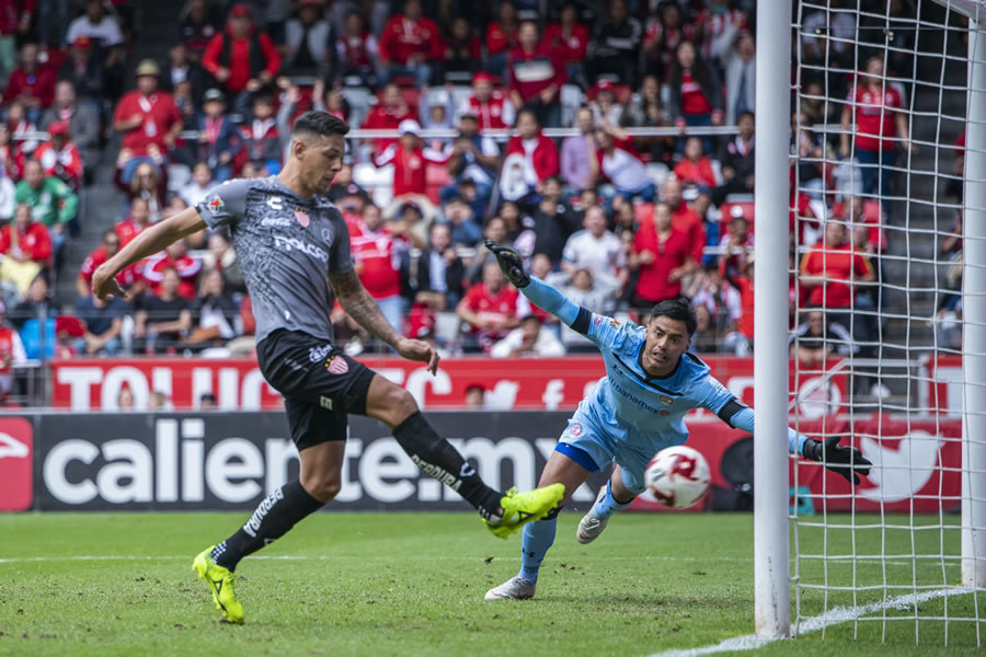 Mauro Quiroga venció a Talavera para el triunfo de los Rayos sobre Toluca. FOTO: Mexsport.