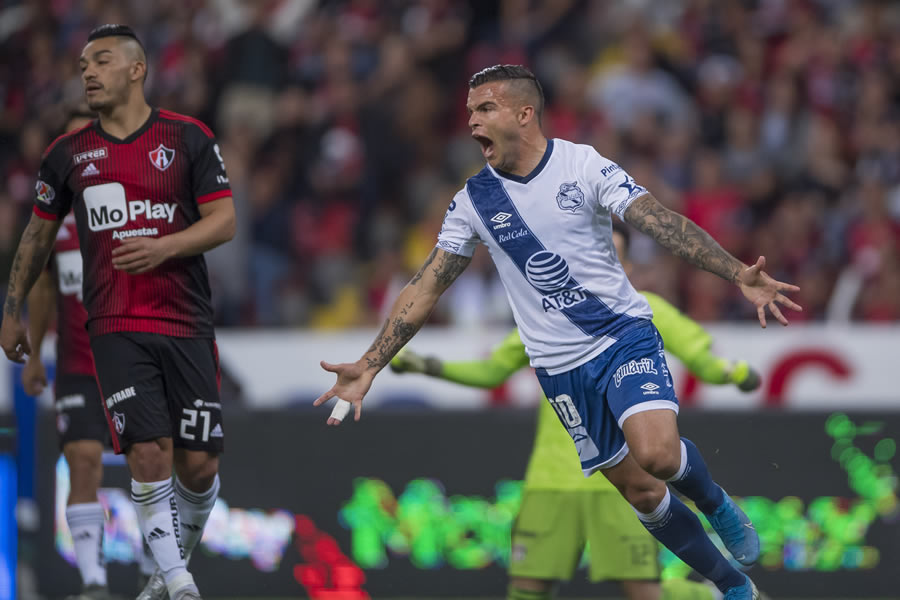 Christian Tabó hizo el gol del triunfo para el Puebla ante Atlas. FOTO: Mexsport.
