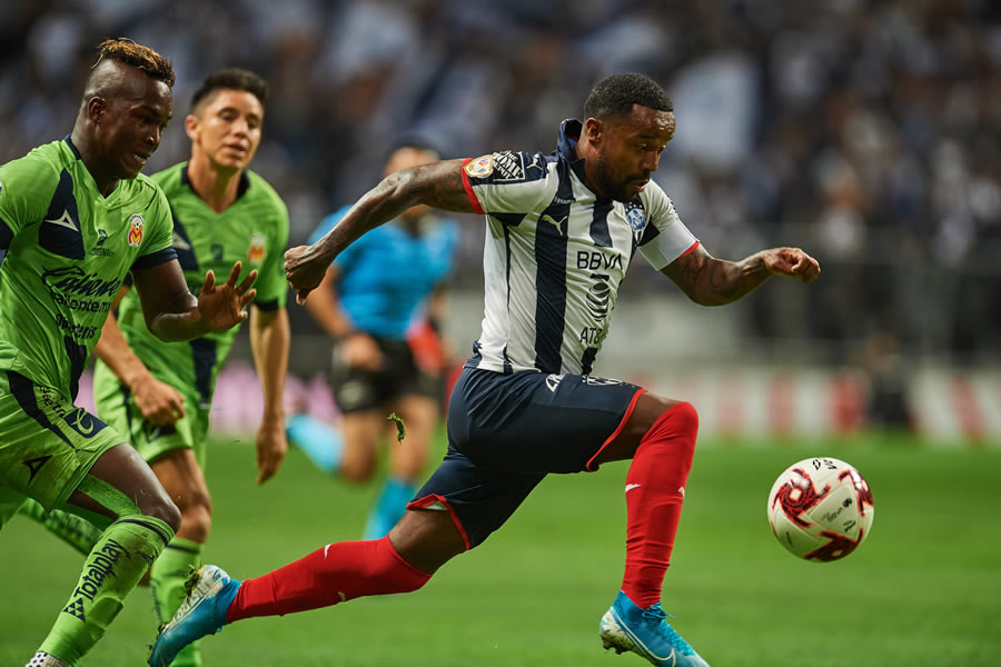 Dorlan Pabón se mostró muy activo en el duelo ante Morelia: FOTO: Mexsport.