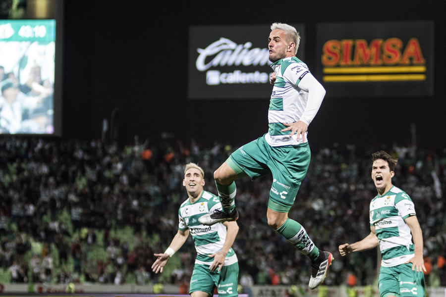 Raúl Rivero marcó un gol en el triunfo de Santos ante León. FOTO: Mexsport.