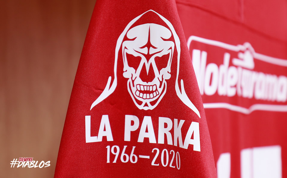 Toluca rinde homenaje a La Parka con un parche en la camiseta (Twitter @TolucaFC)