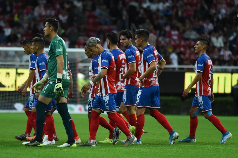 Los jugadores de Chivas salieron cabizbajos. (Foto: Imago7)