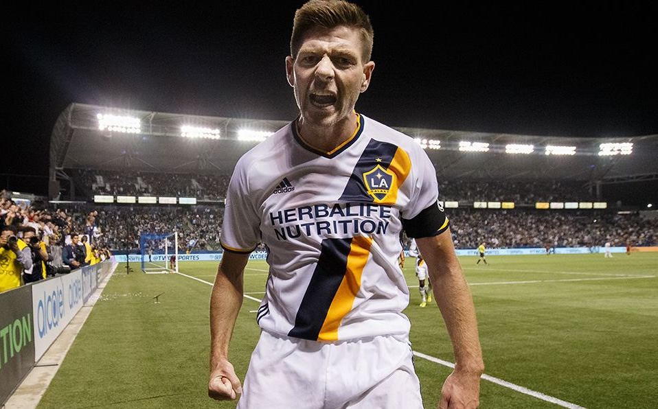 Steven Gerrard: Tras dejar al Liverpool,  vistió por dos temporadas con los angelinos y se retiró.