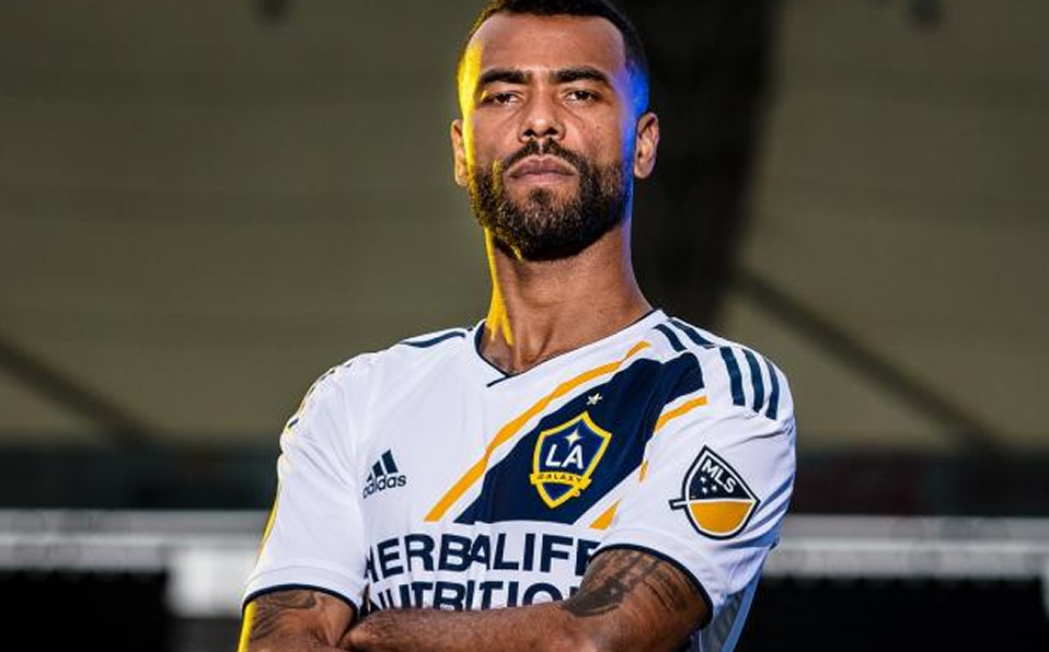 Ashley Cole: A sus 37 años jugó por dos temporada hasta 2018 en el club