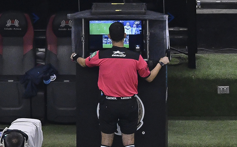 Arturo Brizio acepta que castigó a César Ramos por errar en la Final (Imago7)