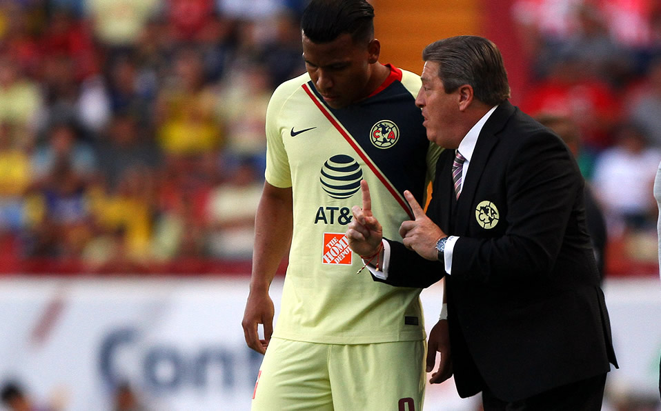 Roger Martínez y Miguel Herrera. (Imago7)