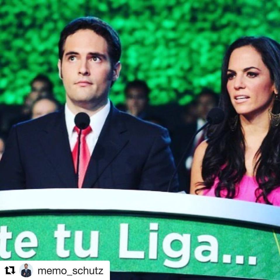 Arnot fue la encargada de conducir la ceremonia de presentación oficial de la Liga MX en 2012.