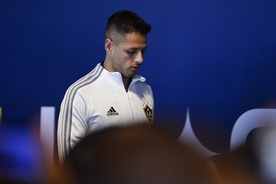 Chicharito generó críticas en su presentación con Galaxy. (Foto: AP)