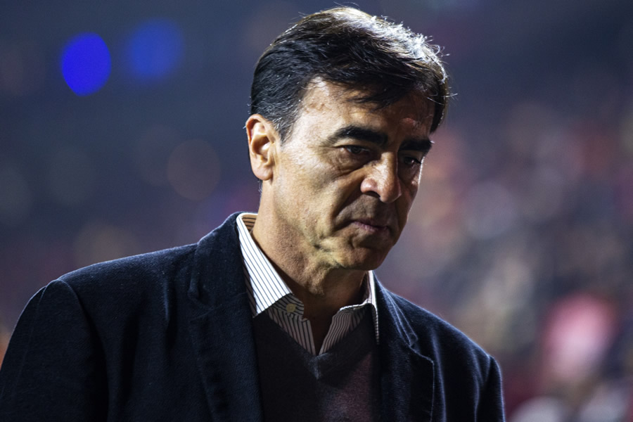 Gustavo Quinteros está en el pleno armado de una idea con Xolos. (Fotos: Imago7 y Mexsport)