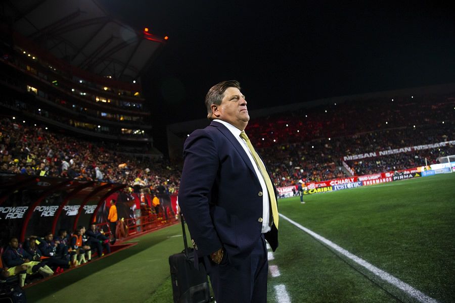 Miguel Herrera prescindió de Nicolás Castillo. (Fotos: Imago7 y Mexsport)