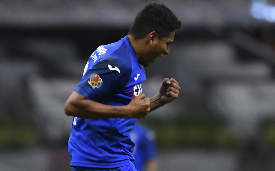El sinaloense se estrenó con los celestes y selló la goleada. (Imago 7)