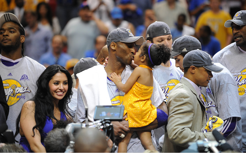 Un hombre de familia, siempre al pendiente de los suyos (AFP)