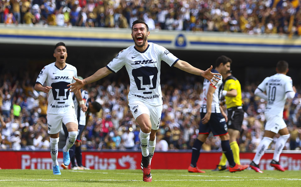 Vigón celebró así el gol del triunfo. (Foto: Imago7)