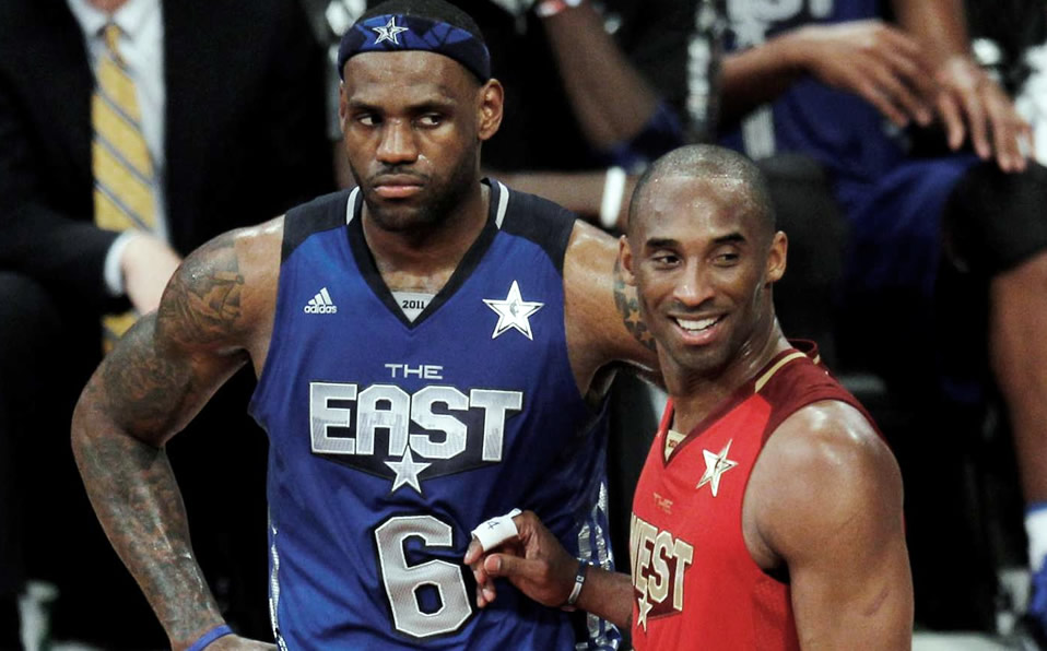 Kobe Bryant y LeBron James durante el Juego de Estrellas de la NBA. (Reuters)