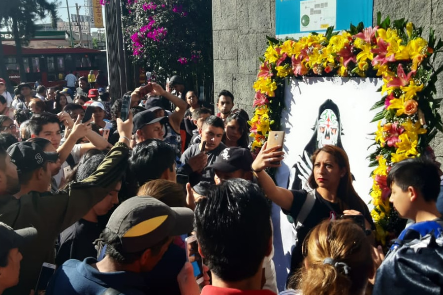 La afición ovacionó a La Parka, recordando su gran trayectoria. (Foto: Cortesía Rostro Oculto)