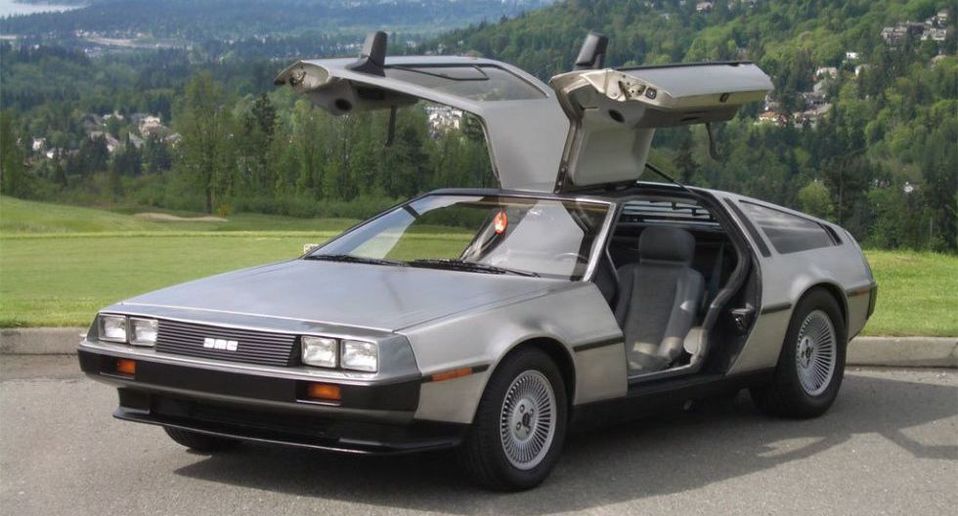 6.- DeLorean DMC-12:  El mismo modelo de la película "Volver al Futuro". (delorean)