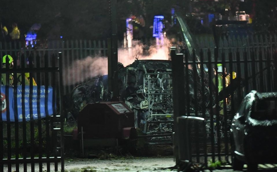 2018. El helicóptero del propietario del Leicester se desplumó saliendo del estadio. (AFP)