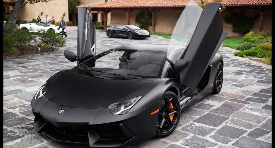 1.-Lamborghini Aventador: El basquetbolista gustaba del buen 'rugir' tenía un aventador con un motor V12 de 700 HP. (Lamborghini )
