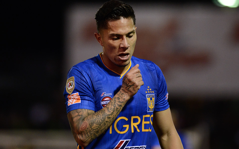 Carlos Salcedo volvería a la titularidad con Tigres frente a Pachuca (Imago7)