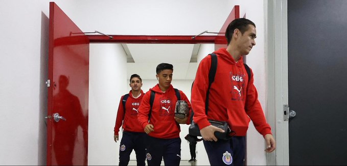 Chivas tuvo que esperar a que el tiempo mejorara. (Foto: @chivas)