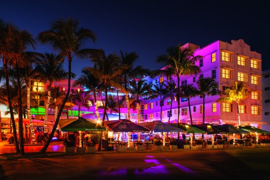 South Beach. Lugar de playas, bares, restaurantes, tiendas de moda y un magnífico ambiente para vivir lo mejor de la ciudad.