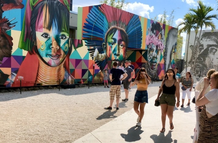 Wynwood. Es un barrio bohemio repleto de arte callejero y un ambiente de fiesta donde te podrás perder la noche entera.