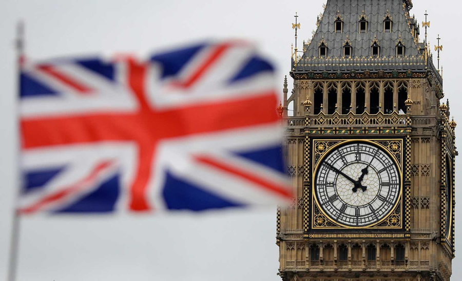 La bandera británica con el Big Ben de fondo. (Foto: AP)