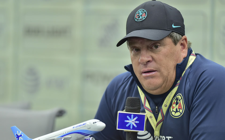 Miguel Herrera aclaró que América no contratará delantero por la lesión de Nico Castillo. (@Mexsport)