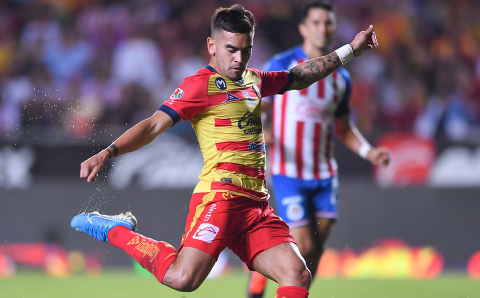 Sebastián Vegas: el defensor chileno no llegó a un acuerdo con Rayados y se quedó en Morelia para disputar el Clausura 2020. (@Mexsport)
