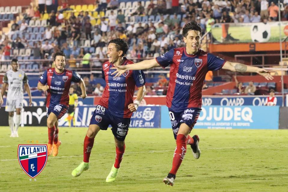 Francisco Rivera fue la gran figura de la noche en Cancún. (Foto: Atlante)