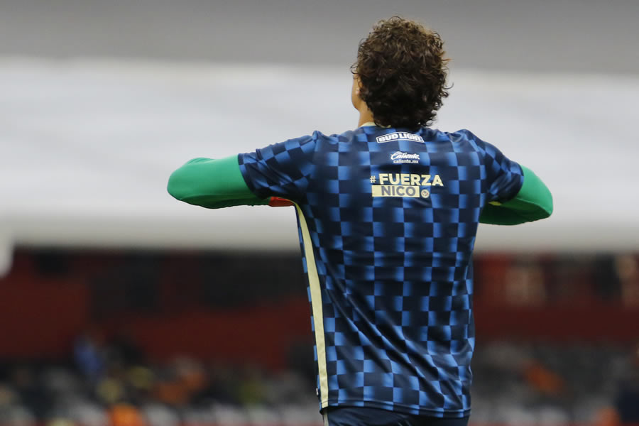 Memo Ochoa fue uno  de los lució la playera con el mensaje de aliento para el chileno. FOTO: Imago7.