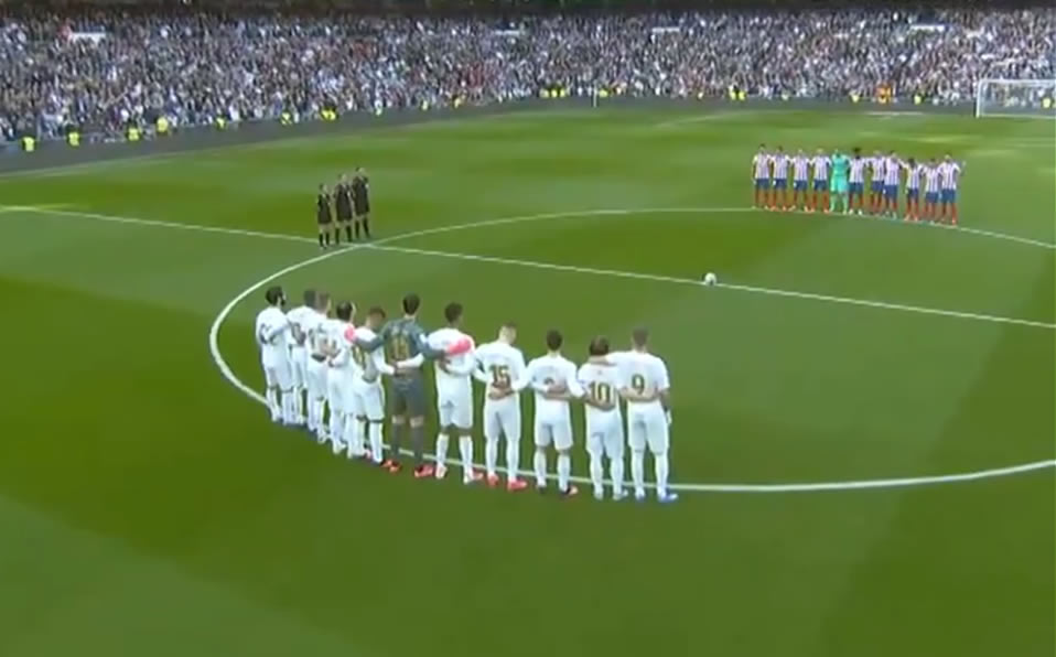 El Real Madrid y el Atlético en el minuto de silencio por Kobe Bryant. Foto: @laliga