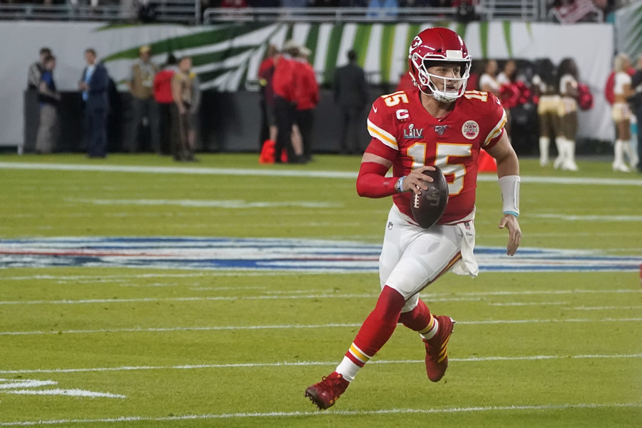 Mahomes luce en el Hard Rock Stadium. (Foto: AFP)