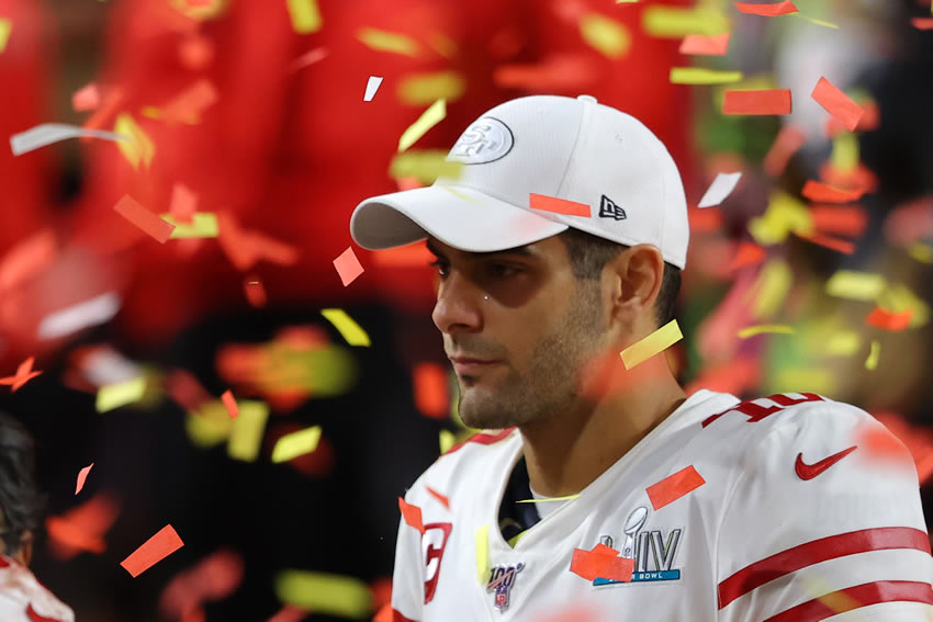 La mirada triste de Garoppolo al salir del juego tras caer ante Kansas City. Foto: AFP