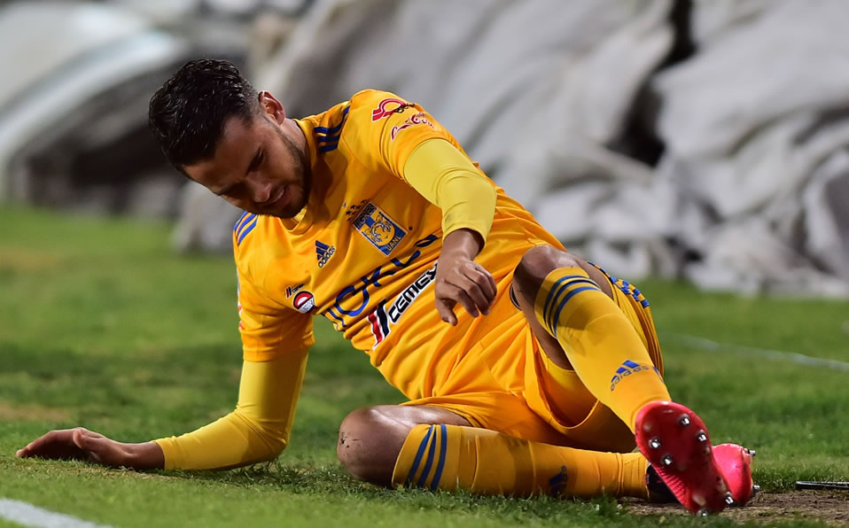 Diego Reyes salió lesionado en la Jornada 4 contra Pachuca. (@Mexsport)