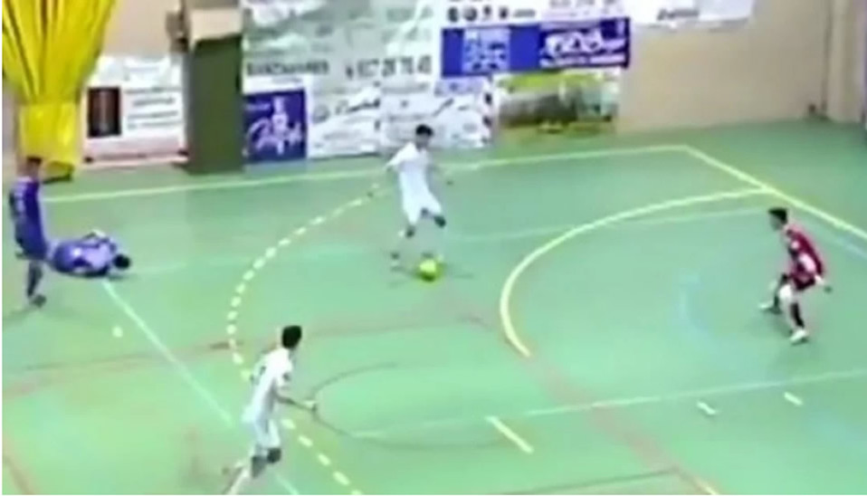 El Fair Play del año; tuvo para marcar gol y echó el balón afuera