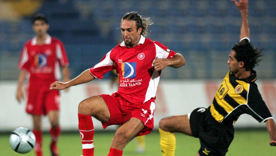Gabriel Batisuta. Batigol fue a Qatar, después de un exitoso paso por la Fiorentina y la Roma, donde hizo 26 goles y se retiró del futbol profesional.