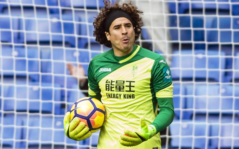 Guillermo Ochoa y el Granada, goleados en el Vicente Calderón (MEXSPORT)