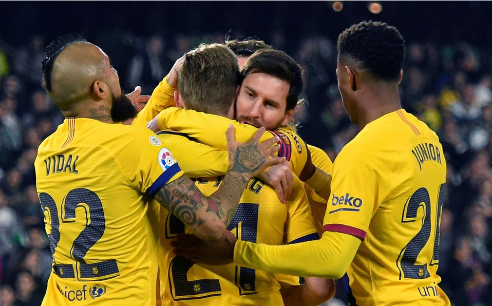 Lionel Messi asiste en tres goles en victoria culé (EFE)
