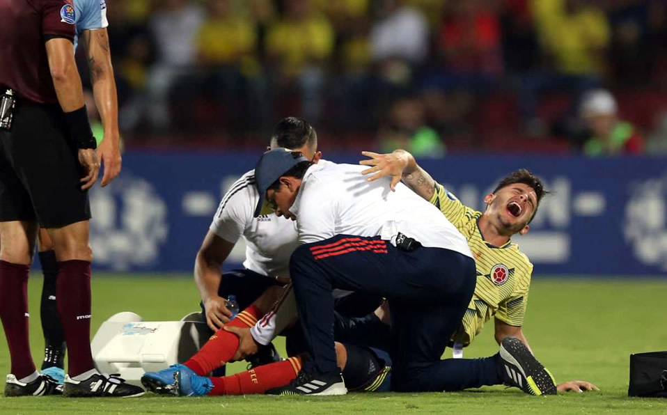 Nicolás Benedetti se lastimó en el Colombia.Uruguay del Preolímpico de Conmebol. (Reuters)