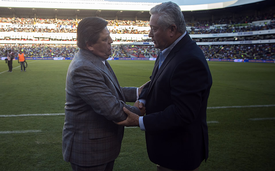 Vucetich y Miguel Herrera previo al Gallos-América de la J5. (Imago7)